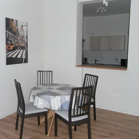 Zur Bauhuette アパート ホーエンシュタイン・エルンストタール